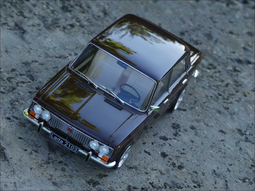 1:18 Lada 2103 / DDR Car - Braun Edition -